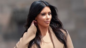 Kim Kardashian comparte su nueva colección para el verano.