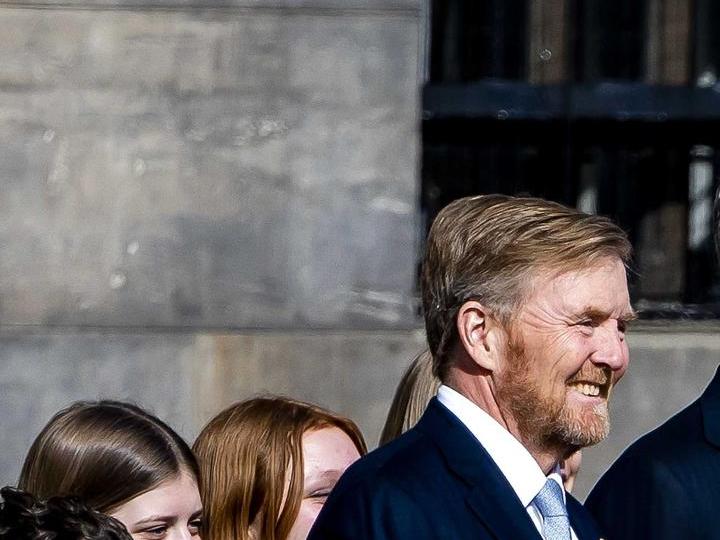 La reina Letizia destaca con un llamativo look en Ámsterdam.