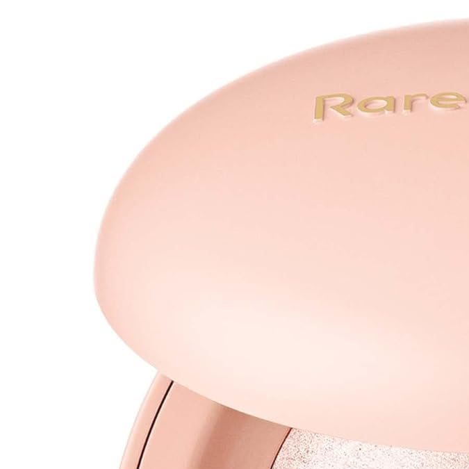 Positive Light Silky Touch Highlighter de Rare Beauty.