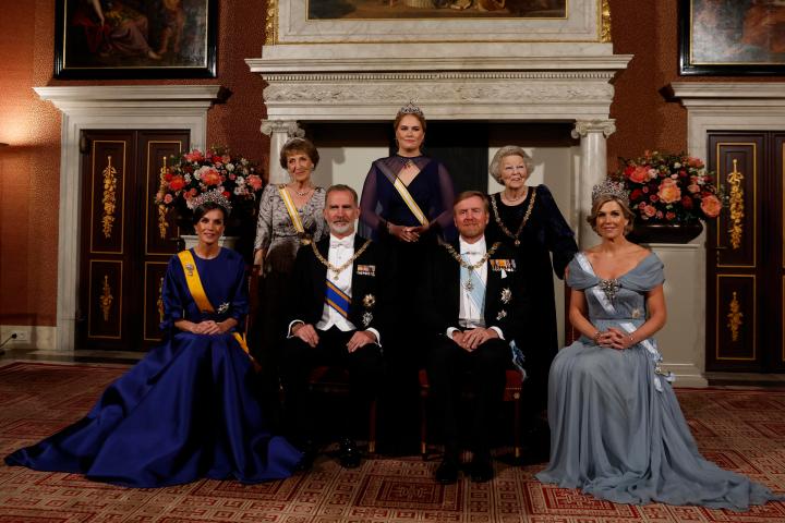 La reina Letizia destaca en el banquete de Estado organizado por los reyes de Países Bajos.