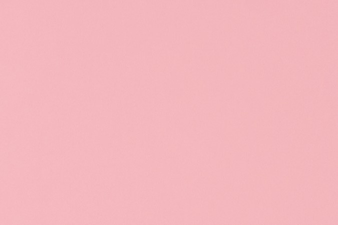 Cuida tu piel al despertar para reducir la hinchazón.