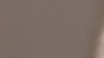 Combina tus looks de primavera con accesorios de flores.