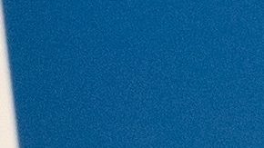 Anne Hathaway luce un nuevo vestido de Versace en Nueva York.