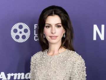 Anne Hathaway usó un vestido de $158 dólares.