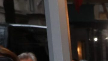 Bella Hadid presentó sus primeros perfumes en su nueva línea de fragancias.