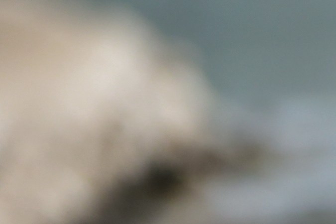 Usa un protector térmico para cuidar tu cabello de los rayos solares.