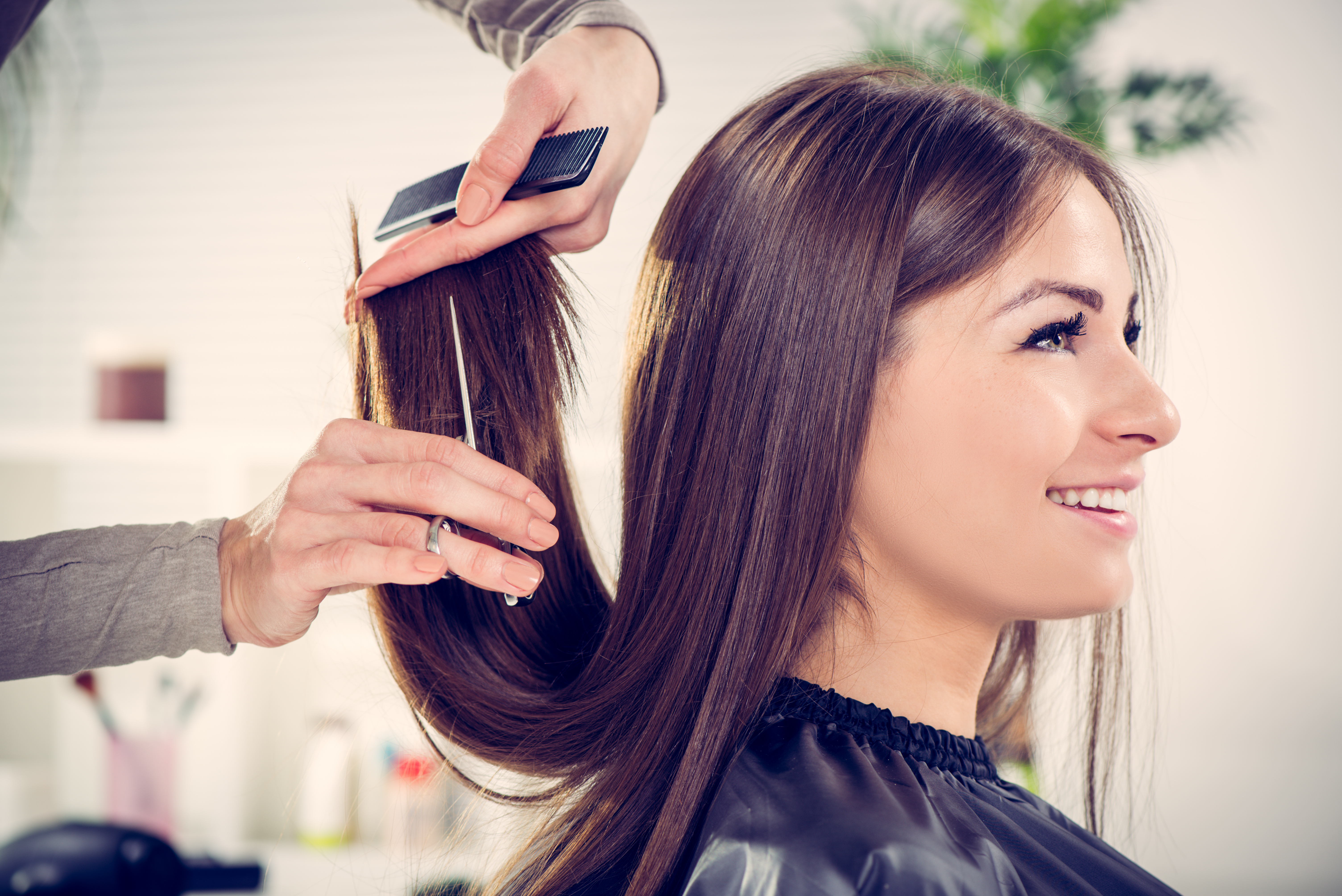 Prueba un nuevo corte de cabello en la fase lunar cuarto menguante.