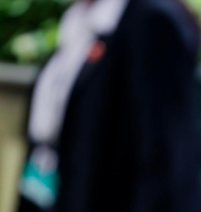 Emma Chamberlain llevó un look gótico en la MET Gala.