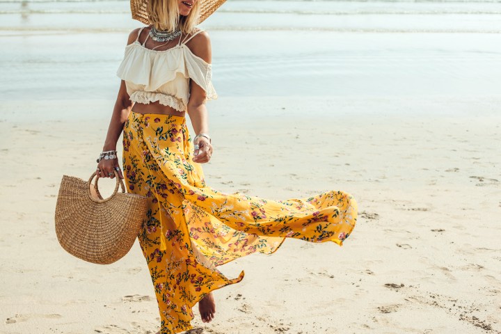 Mejora tus looks de verano con las faldas hippie de los 90's.