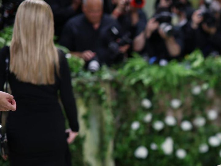 Karol G llevó uno de los mejores looks de la MET Gala 2024.