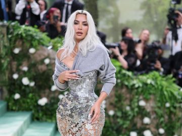 Kim Kardashian cuida su cabello con productos de Color Wow.