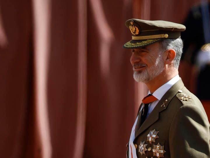 La reina Letizia luce un nuevo look de la firma Boss.