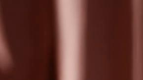 La reina Letizia luce un nuevo look de la firma Boss.