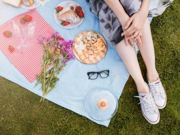 Siéntete cómoda al usar el calzado adecuado en un día de picnic.