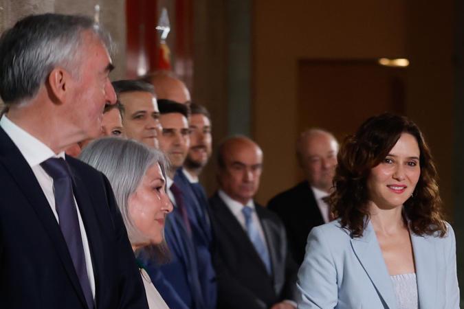 La reina Letizia, acompañada por la presidenta de la Comunidad de Madrid, Isabel Díaz Ayuso, y la ministra de Educación y Formación Profesional, Pilar Alegría.