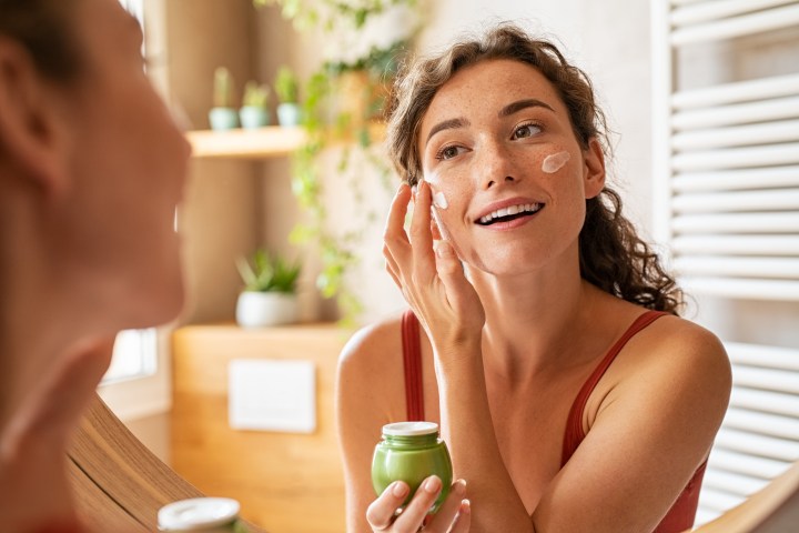 Tata Harper acaba de presentar el producto ideal para chicas con pieles sensibles.