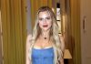 Isabella Castillo lleva la tendencia denim en sus looks.