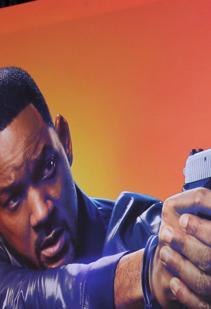 Lele Pons luce un enterizo de encaje.