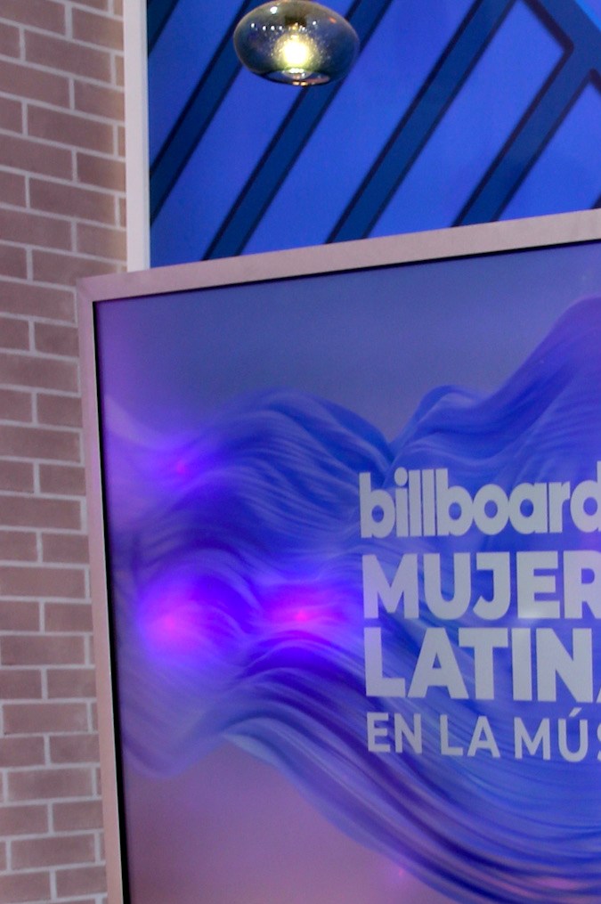 Ariadna Gutiérrez es la anfitriona digital de los Billboard Mujeres Latinas en la Música.