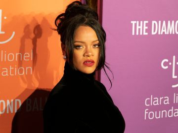 Rihanna presenta su nuevo proyecto llamado “Fenty Hair”.