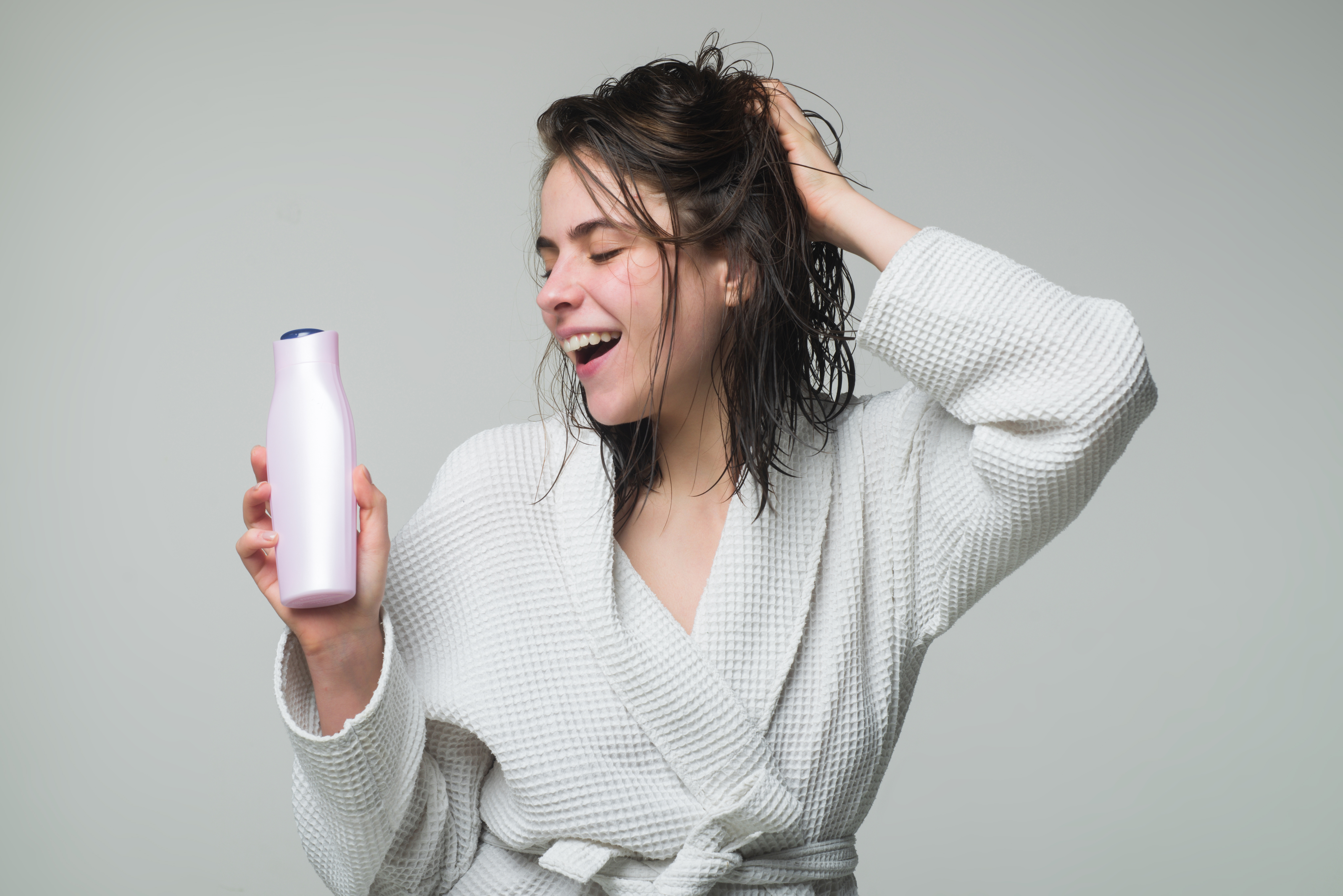 Los productos detox ayudan a limpiar el cabello a profundidad.