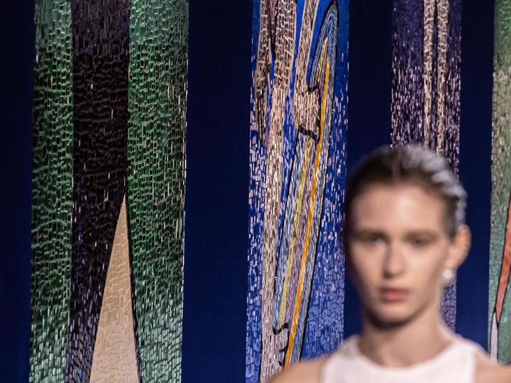 Maria Grazia Chiuri presenta su colección de Dior en la Semana de la Moda de la Alta Costura.