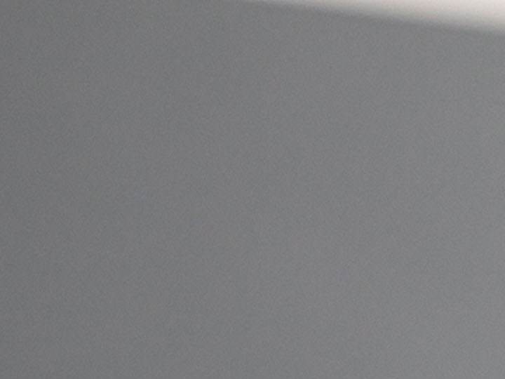 Rihanna revela cuáles son los productos de su marca que incluye en su rutina para el cuidado de su cabello.