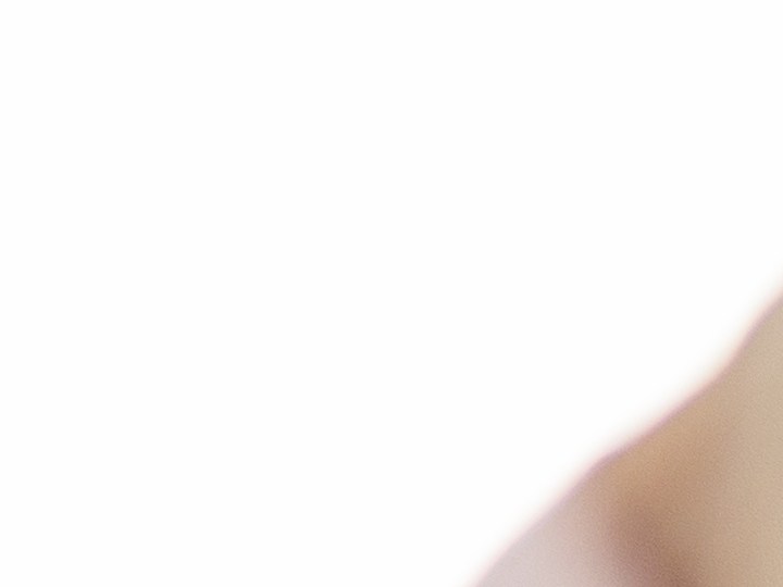 Evita las patas de gallo al cuidar el contorno de tus ojos con los mejores consejos.