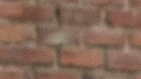 La reina Letizia luce la falda con pliegues ideal para la temporada de verano.