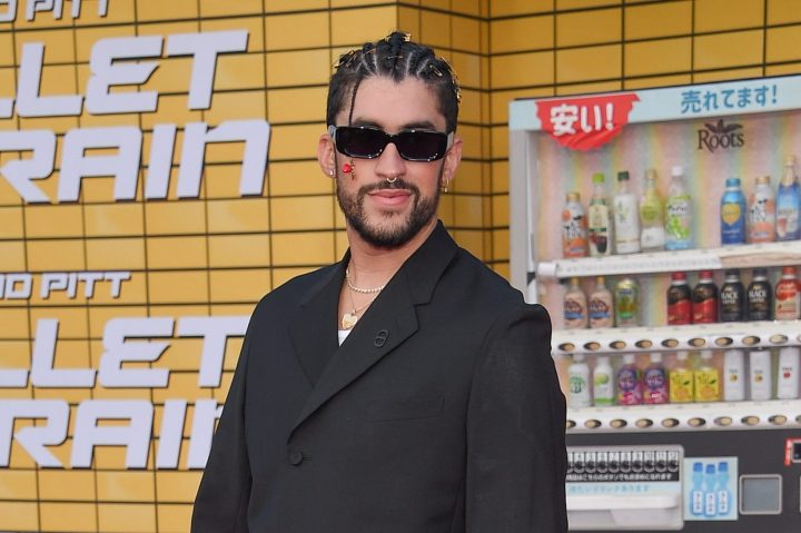 Bad Bunny posó como el primer hombre en solitario para la portada de Vogue Italia