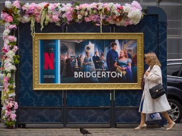 Bridgerton se posiciona en la nueva tendencia de maquillaje.