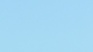 Dua Lipa luce uno de los mejores looks del desfile de Jacquemus.