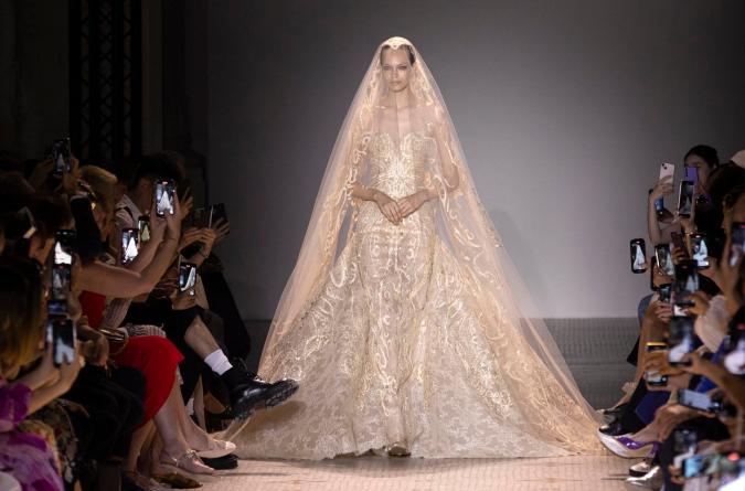 Diseños de Elie Saab en al Semana de la Moda de Alta Costura.