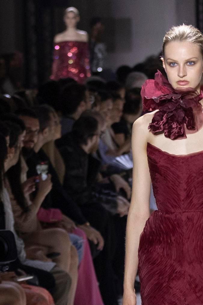 Diseños de Elie Saab en al Semana de la Moda de Alta Costura.