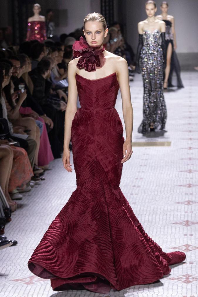 Diseños de Elie Saab en al Semana de la Moda de Alta Costura.