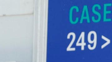 La reina Letizia asiste a la inauguración de la Feria del Libro en Madrid.