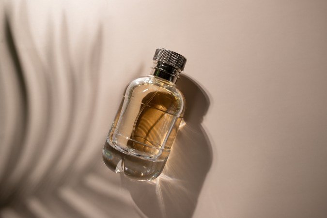 Los perfumes son diseñados bajo diferentes presentaciones.