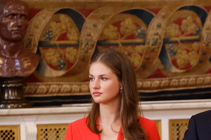 Leonor, princesa de Asturias, el rey Felipe VI, la reina Letizia y la infanta Sofía en el Palacio Real en Madrid donde se conmemora el décimo aniversario del reinado de Felipe VI.