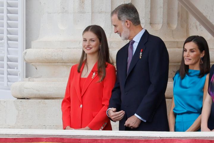 La princesa Leonor se roba las miradas en el aniversario de proclamación del rey Felipe VI.