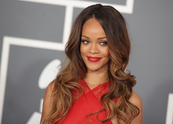 Rihanna presenta sus primeros productos para el cuidado del cabello en su nueva marca.