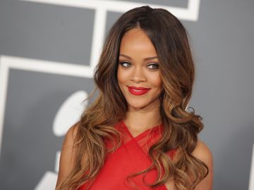 Rihanna presenta sus primeros productos para el cuidado del cabello en su nueva marca.