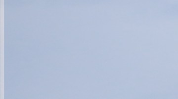 Mejora tus looks de verano al usar vestidos blancos.