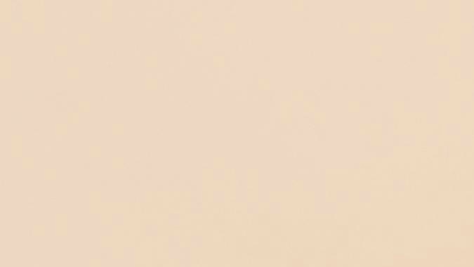 El vitíligo se identifica por la aparición de manchas blancas sobre la piel.