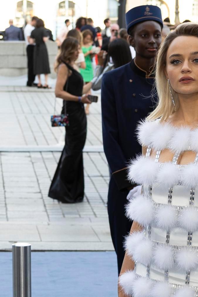 Joey King fue una de las celebridades que asistió al Vogue World.