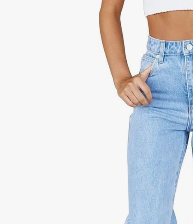 Mom jeans disponible en Amazon.