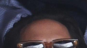 Margot Robbie se viste de lunares para presumir su primer embarazo.