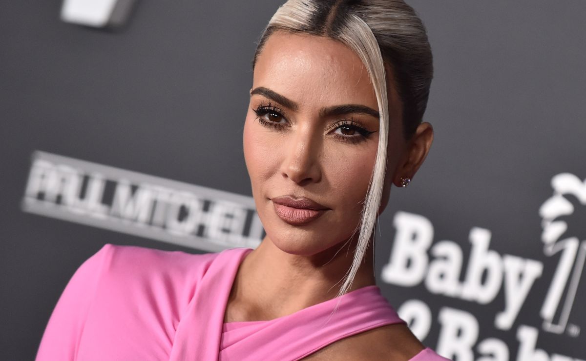 Look del día: Kim Kardashian se une a la moda hindú para asistir a la