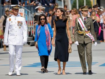 La reina Letizia se une al estilo minimalista en el nuevo evento formal de la princesa Leonor de Asturias.