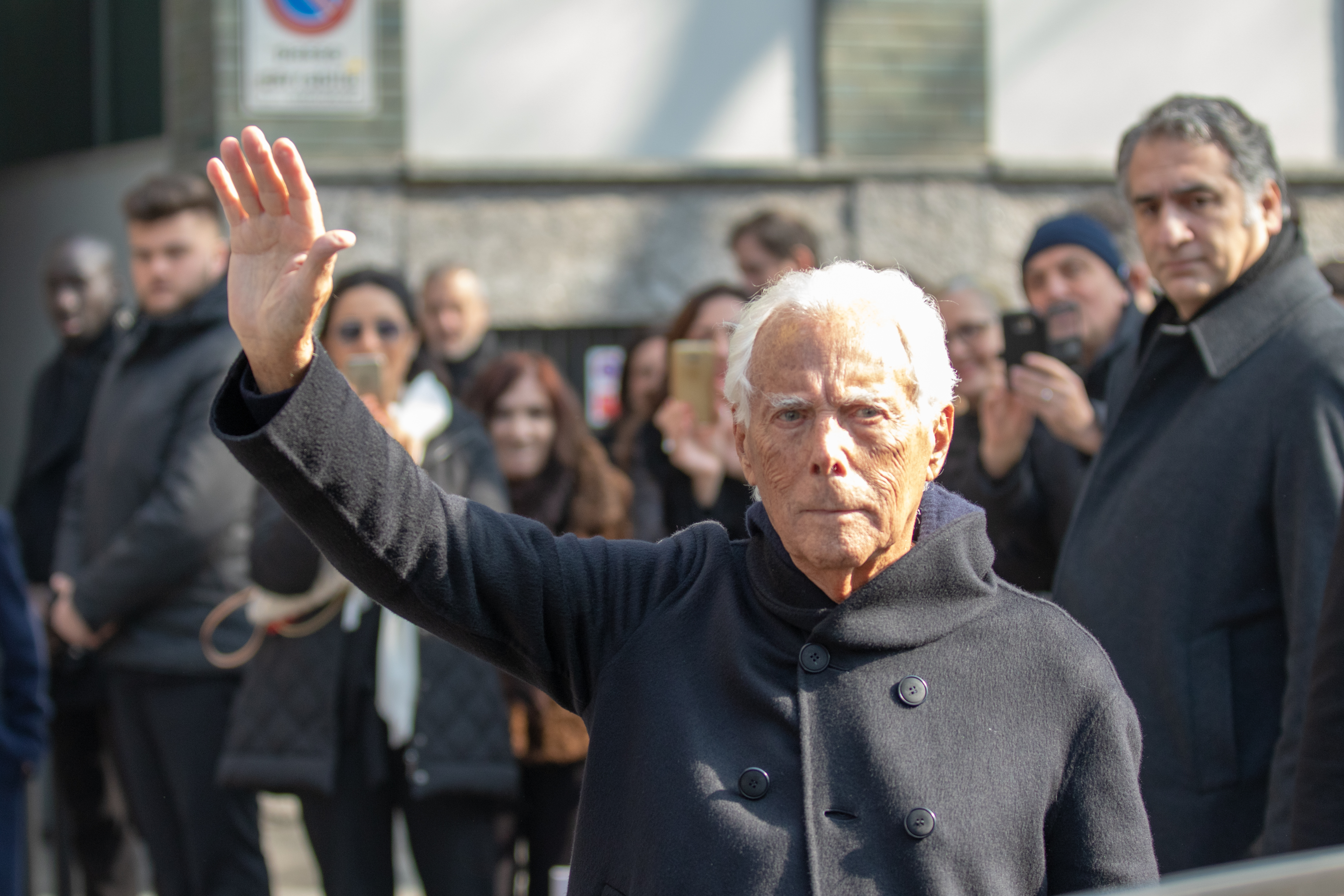 Giorgio Armani revolucionó la industria de la sastrería masculina en la moda.