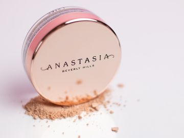 La marca Anastasia Beverly Hills presenta el rubor del verano.